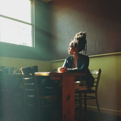 Peculiar women don’t mind sitting at the table alone…